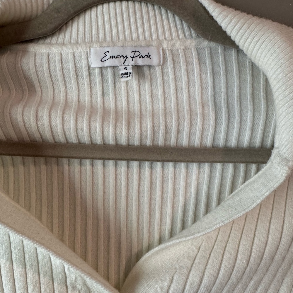 Cream Ribbed Collared Cropped Cardigan 🤍 - Picture 2 of 8